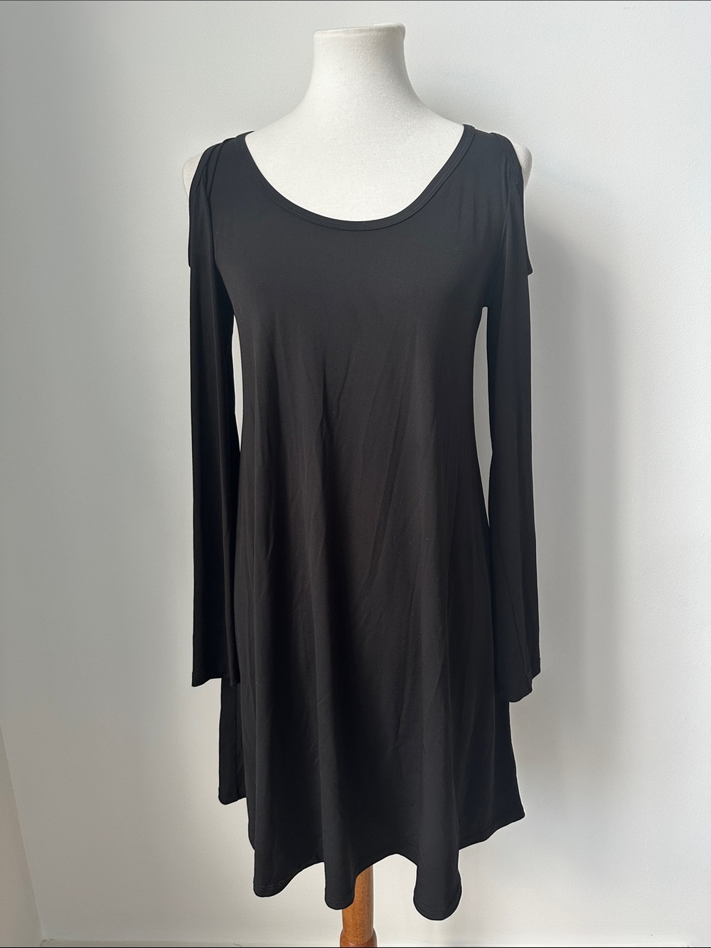 Karen Kane Black Cold Shoulder Long Sleeve Dress Size Small